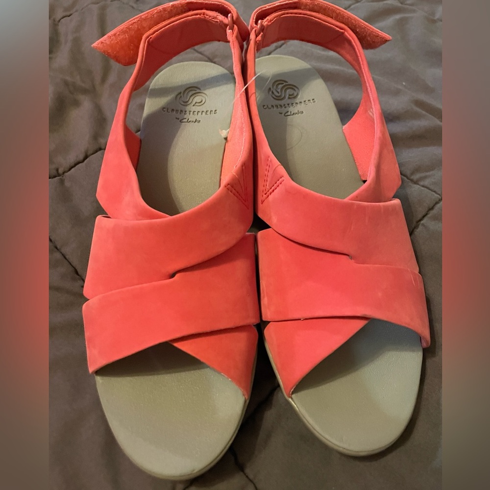 Clark’s Cloudsteppers Women’s Coral Sandals NWOT sz 8.5